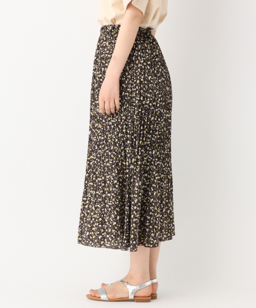 GLOBAL WORK（グローバルワーク）の「フラワーサテンプリーツスカート/831344（スカート・レディース・ブラック/ネイビー・MEDIUM/LARGE）」の5枚目の写真