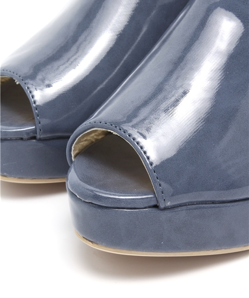 WHO'S WHO gallery（フーズフーギャラリー）の「エナメルサンダル（サンダル・レディース・ダークブラウン/ブルー・MEDIUM/SMALL/LARGE）」の3枚目の写真