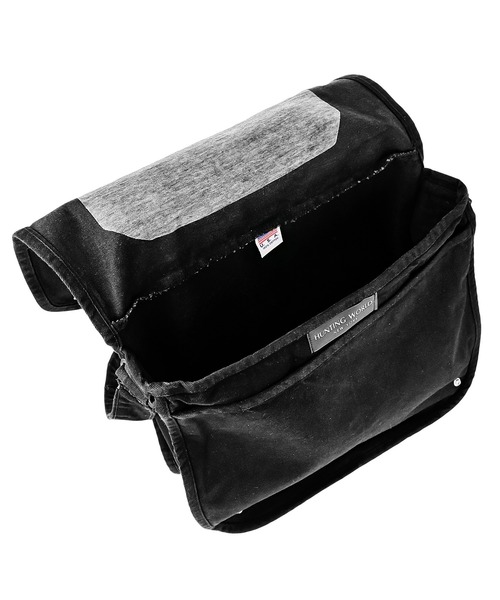 美品 HUNTING WORLD トートバッグ ショルダーバッグ A4収納 HUNTING WORLD トートバッグ 黒デニム A4サイズ収納可能 Hunting