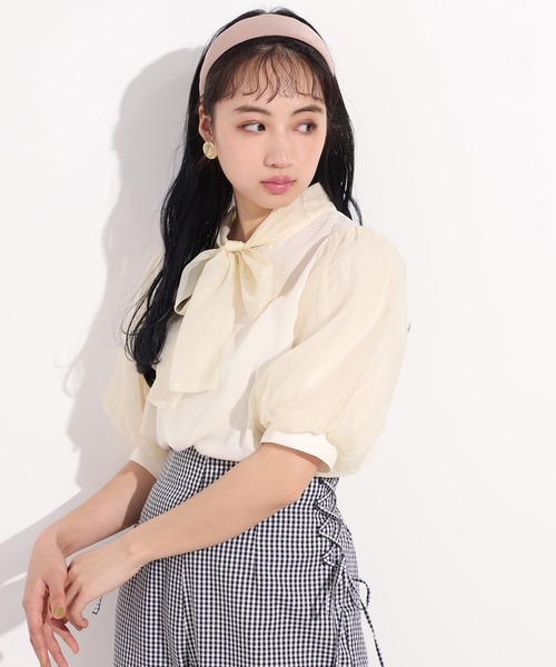 one after another NICE CLAUP（ワンアフターアナザーナイスクラップ）の「【WEB限定】オーガンボウタイブラウス（シャツ/ブラウス・レディース・ブラック/アイボリー/ピンクベージュ・FREE）」の3枚目の写真