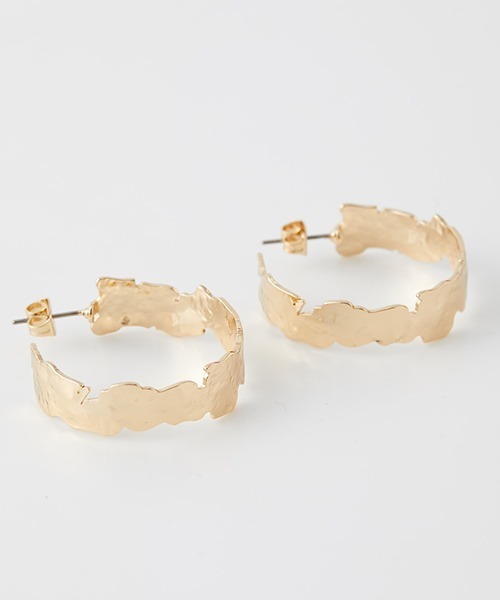 AZUL by moussy（アズールバイマウジー）の「CRUSH METAL HOOP EARRINGS/クラッシュメタルフープピアス（ピアス（両耳用）・レディース・シルバー/ゴールド系その他・FREE）」の8枚目の写真