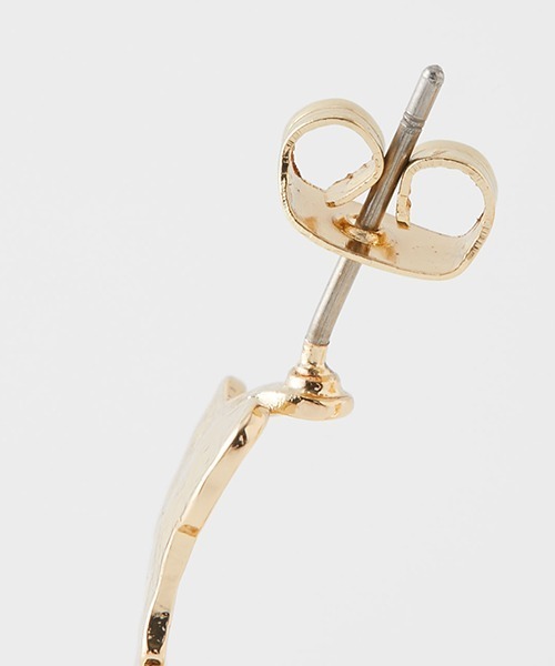 AZUL by moussy（アズールバイマウジー）の「CRUSH METAL HOOP EARRINGS/クラッシュメタルフープピアス（ピアス（両耳用）・レディース・シルバー/ゴールド系その他・FREE）」の3枚目の写真