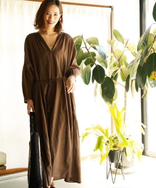 BAYFLOW（ベイフロー）の「ボイルハオリワンピース（ワンピース・レディース・ベージュ/ブラウン/レッド・FREE）」の2枚目の写真