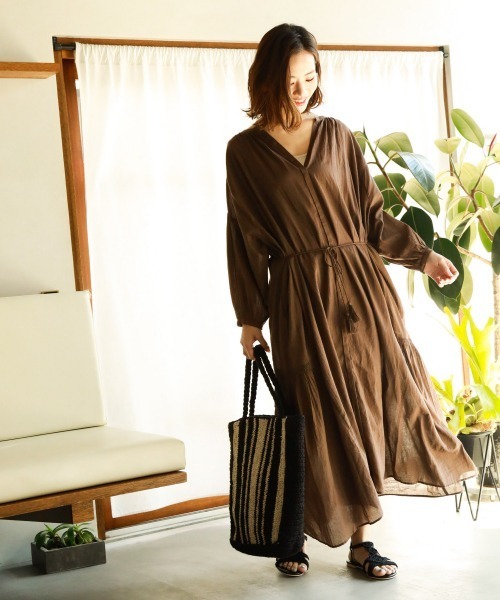 BAYFLOW（ベイフロー）の「ボイルハオリワンピース（ワンピース・レディース・ベージュ/ブラウン/レッド・FREE）」の5枚目の写真