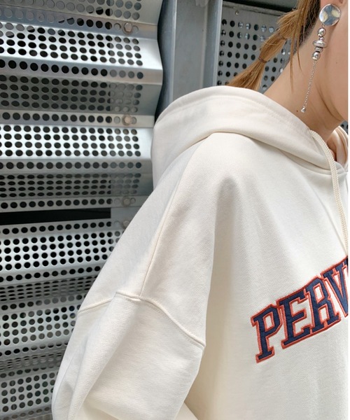 WHO'S WHO gallery（フーズフーギャラリー）の「【KOOKY'N/クーキー】カレッジ刺繍フーディー（パーカー・メンズ・ホワイト/ブラック/グリーン/ネイビー・FREE）」の8枚目の写真