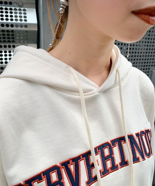 WHO'S WHO gallery（フーズフーギャラリー）の「【KOOKY'N/クーキー】カレッジ刺繍フーディー（パーカー・メンズ・ホワイト/ブラック/グリーン/ネイビー・FREE）」の7枚目の写真