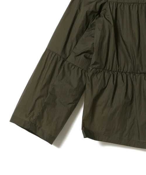 EFFE BEAMS（エッフェビームス）の「●HERNO / ギャザー フードブルゾン（ブルゾン・レディース・カーキ/ライトグレー・40）」の5枚目の写真