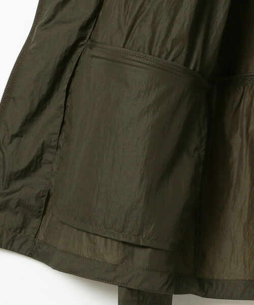 EFFE BEAMS（エッフェビームス）の「●HERNO / ギャザー フードブルゾン（ブルゾン・レディース・カーキ/ライトグレー・40）」の6枚目の写真