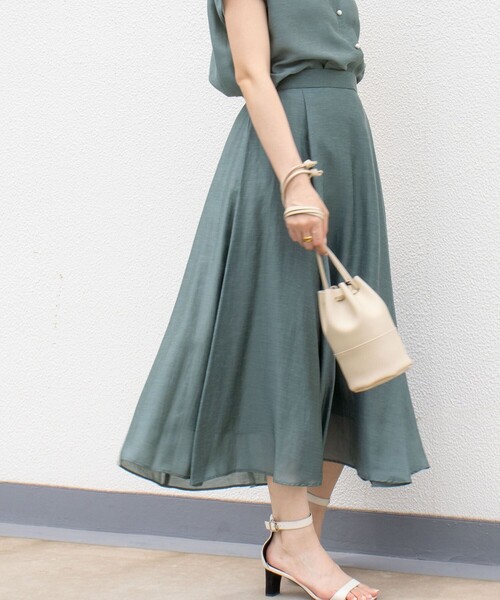 NOLLEY’S（ノーリーズ）の「【WEB限定カラーあり】シアースラブミディフレアスカート（スカート・レディース・サックスブルー/サーモンピンク/ネイビー/ミント/グリーン/インディゴブルー/ライトパープル/オリーブ・34/36/38）」の2枚目の写真