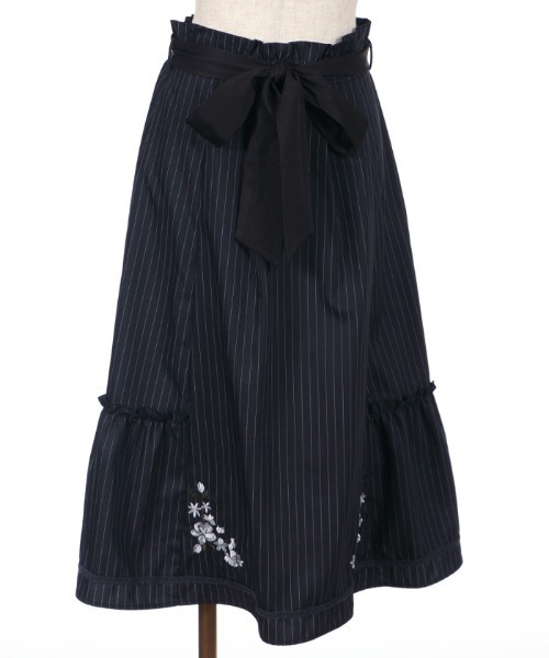 GARAUS フレアスカート ハート刺繍 黒 axes femme（アクシーズファム）の「花刺繍入り切替フレア