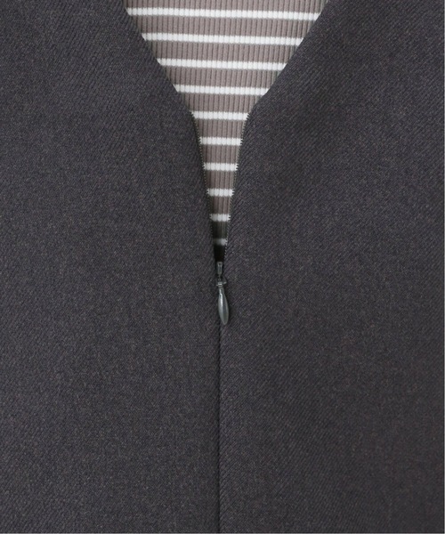 SLOBE IENA（スローブイエナ）の「Vネックワンピース【手洗い可能】◆（ジャンパースカート・レディース・チャコールグレー・36/38）」の9枚目の写真