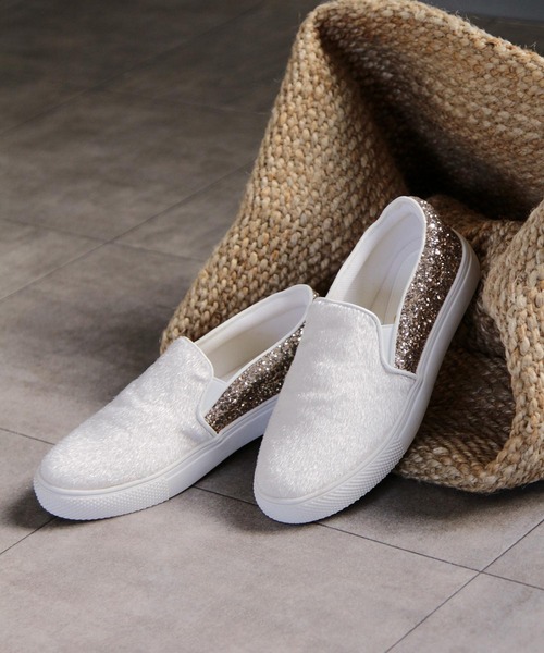 grandfleur（グランドフルール）の「ハラコ調素材のスリッポンスニーカー（スニーカー・レディース・ホワイト/ベージュ・M/LL/L/S）」の2枚目の写真