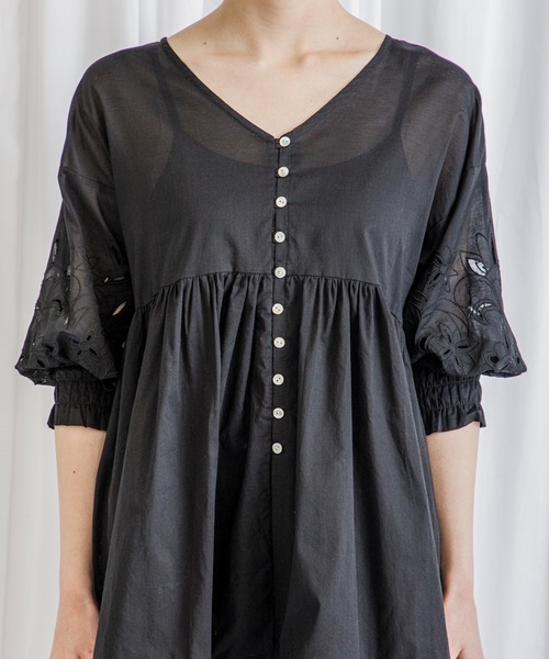 Emma Taylor（エマテイラー）の「刺繍チュニックブラウス（シャツ/ブラウス・レディース・ブラック/レッド/オフホワイト・FREE）」の20枚目の写真