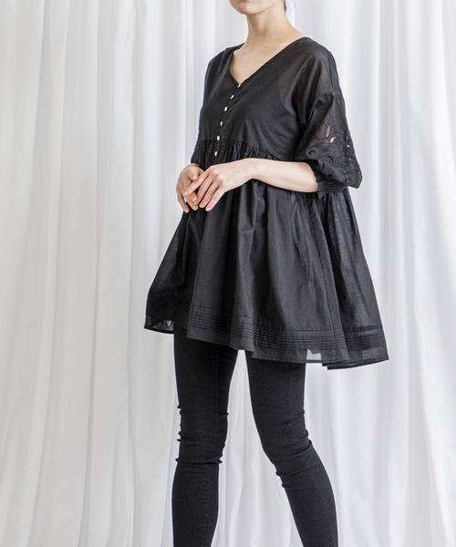 Emma Taylor（エマテイラー）の「刺繍チュニックブラウス（シャツ/ブラウス・レディース・ブラック/レッド/オフホワイト・FREE）」の17枚目の写真