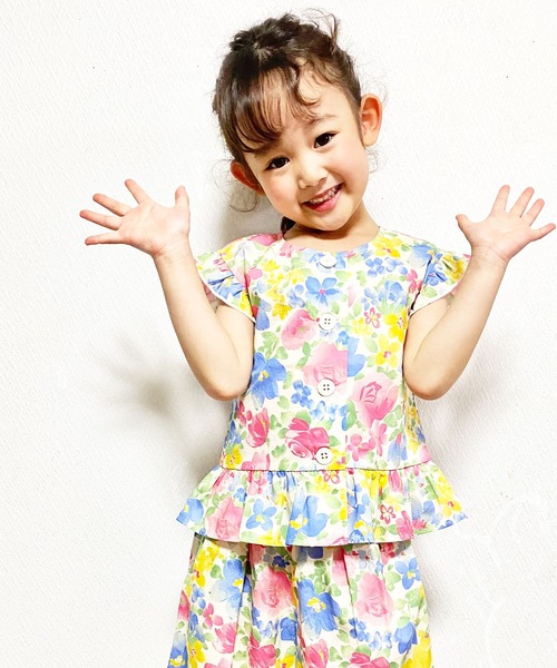 KP(ケーピー)の「タイプライター花プリントノースリーブブラウス(100-130cm)(シャツ/ブラウス・キッズ・ブルー/ベージュ・110cm/130cm/120cm)」の2枚目の写真