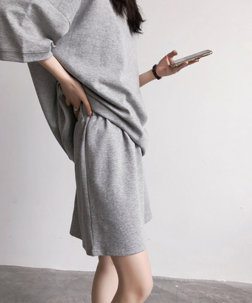emi+（エミプラス）の「オーバーサイズカットソー＋ショートパンツ
