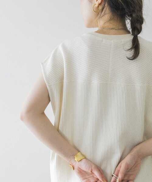 URBAN RESEARCH（アーバンリサーチ）の「針抜きリブノースリーブカットソー（Tシャツ/カットソー・レディース・ブラック/アイボリー・FREE）」の9枚目の写真