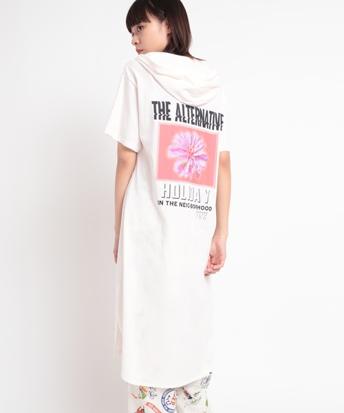 RNA(アールエヌエー)の「M1691 フラワープリントフーディTワンピース(Tシャツ/カットソー・レディース・ホワイト/ブラック/ブルー・MEDIUM)」の6枚目の写真