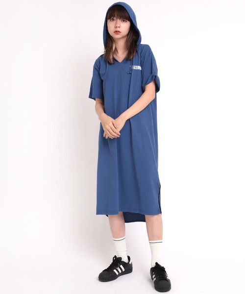 RNA(アールエヌエー)の「M1691 フラワープリントフーディTワンピース(Tシャツ/カットソー・レディース・ホワイト/ブラック/ブルー・MEDIUM)」の19枚目の写真