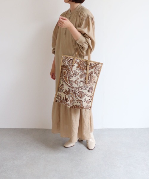 MIAN （ミアン）の「ペイズリー柄フラットトートバッグ（トート