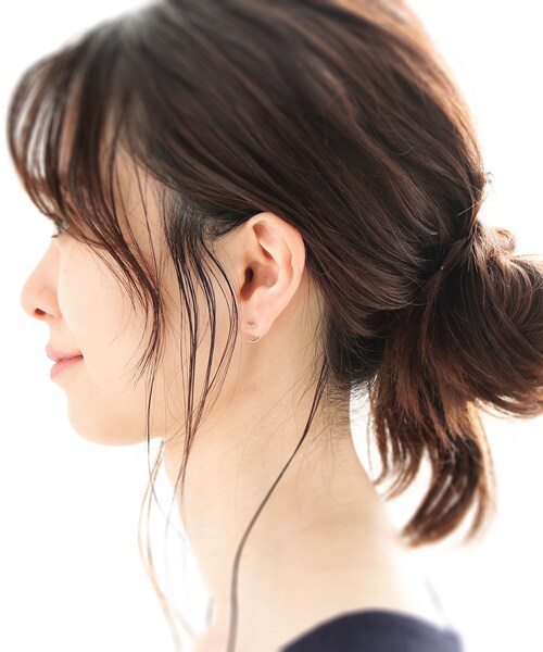 COCOSHNIK（ココシュニック）の「K10ダイヤモンド グラデアーチ ポストフープピアス（ピアス（両耳用）・レディース・アイボリー系・00）」の10枚目の写真