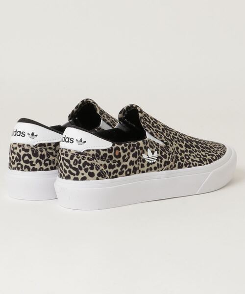 adidas（アディダス）の「コートラリー スリップ [Court Rallye Slip] アディダスオリジナルス (キッズ／子供用)（スリッポン・キッズ・ベージュ系その他・25.5cm/22.0cm/23.5cm/23.0cm/22.5cm/24.5cm/25.0cm/24.0cm）」の6枚目の写真