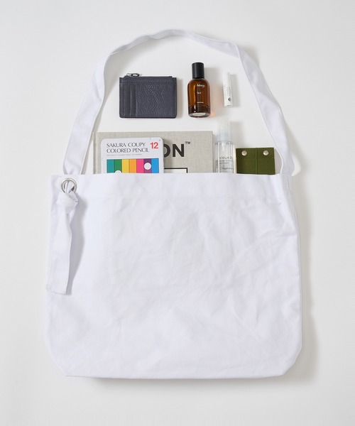 TRUSS(トラス)の「【TRUSS】クラフトリングキャンバスショルダーバッグ ニュースペーパーバッグ スリングバッグ CRS-031(ショルダーバッグ・レディース・オリーブ/アイボリー/ブラック/ホワイト・FREE)」の1枚目の写真