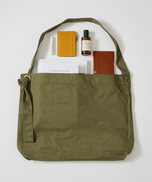 TRUSS(トラス)の「【TRUSS】クラフトリングキャンバスショルダーバッグ ニュースペーパーバッグ スリングバッグ CRS-031(ショルダーバッグ・レディース・オリーブ/アイボリー/ブラック/ホワイト・FREE)」の4枚目の写真