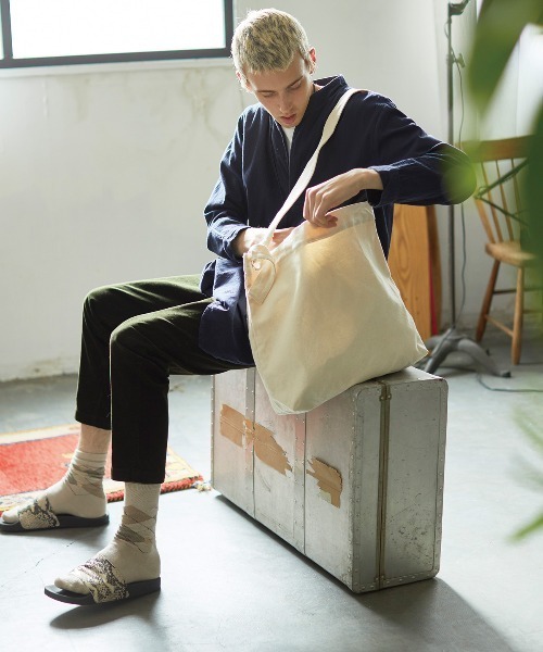 TRUSS(トラス)の「【TRUSS】クラフトリングキャンバスショルダーバッグ ニュースペーパーバッグ スリングバッグ CRS-031(ショルダーバッグ・レディース・オリーブ/アイボリー/ブラック/ホワイト・FREE)」の2枚目の写真