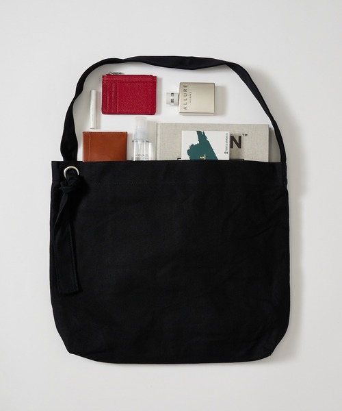 TRUSS(トラス)の「【TRUSS】クラフトリングキャンバスショルダーバッグ ニュースペーパーバッグ スリングバッグ CRS-031(ショルダーバッグ・レディース・オリーブ/アイボリー/ブラック/ホワイト・FREE)」の3枚目の写真