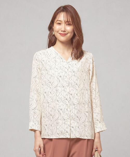 closet story（クローゼットストーリー）の「＜closet story（クローゼットストーリー）＞ラインプリント Vネック ブラウス（シャツ/ブラウス・レディース・ホワイト/ダークグレー/ライトピンク・FREE）」の2枚目の写真