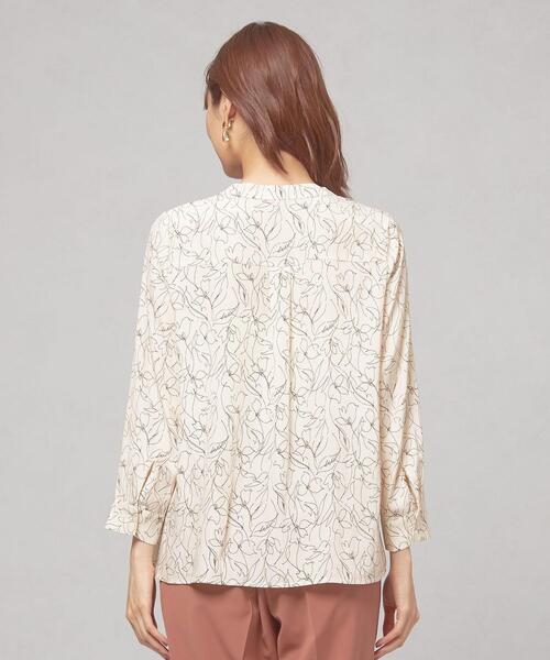 closet story（クローゼットストーリー）の「＜closet story（クローゼットストーリー）＞ラインプリント Vネック ブラウス（シャツ/ブラウス・レディース・ホワイト/ダークグレー/ライトピンク・FREE）」の6枚目の写真