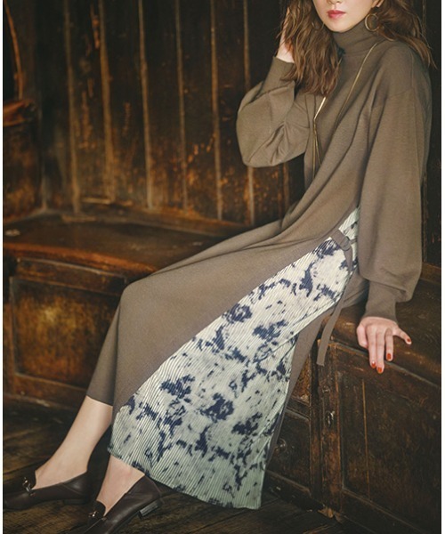 GeeRA(ジーラ)の「サイドプリーツニットワンピース(ワンピース・レディース・モカ/ブラック・X-LARGE/LARGE/MEDIUM)」の4枚目の写真