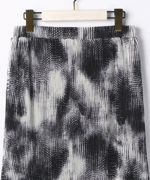 NICOLE white（ニコルホワイト）の「ボカシ柄プリーツタイトスカート（スカート・レディース・ブラック系/ベージュ系/グレー系・FREE）」の7枚目の写真
