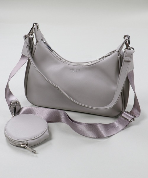 SPINNS（スピンズ）の「【2WAY仕様】ミニポーチ付き フェイクレザーショルダーバッグ（ショルダーバッグ・レディース・ブラック/グレー/アニマル・ONESIZE）」の2枚目の写真