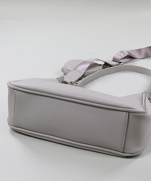 SPINNS（スピンズ）の「【2WAY仕様】ミニポーチ付き フェイクレザーショルダーバッグ（ショルダーバッグ・レディース・ブラック/グレー/アニマル・ONESIZE）」の19枚目の写真