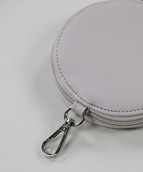 SPINNS（スピンズ）の「【2WAY仕様】ミニポーチ付き フェイクレザーショルダーバッグ（ショルダーバッグ・レディース・ブラック/グレー/アニマル・ONESIZE）」の12枚目の写真