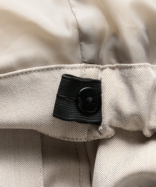 Lindsay（リンジィ）の「細見えサスペンダー付き切替ミディスカート（スカート・キッズ・ベージュ/ブルーグレー/ブラック・M/L）」の11枚目の写真