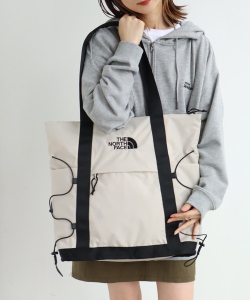 THE NORTH FACE(ザノースフェイス)の「【THE NORTH FACE/ザノースフェイス】Borealis Shoulder Bag(ボレアリス ショルダーバッグ)(トートバッグ・メンズ・ブラック/ホワイト/ライトグレー/アイボリー/ホワイト系1/カーキ系/ブラック系1・FREE)」の12枚目の写真