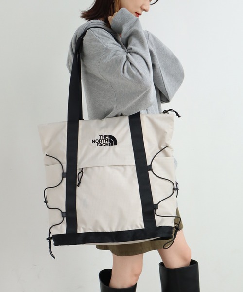 THE NORTH FACE(ザノースフェイス)の「【THE NORTH FACE/ザノースフェイス】Borealis Shoulder Bag(ボレアリス ショルダーバッグ)(トートバッグ・メンズ・ブラック/ホワイト/ライトグレー/アイボリー/ホワイト系1/カーキ系/ブラック系1・FREE)」の13枚目の写真