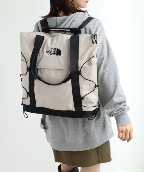 THE NORTH FACE(ザノースフェイス)の「【THE NORTH FACE/ザノースフェイス】Borealis Shoulder Bag(ボレアリス ショルダーバッグ)(トートバッグ・メンズ・ブラック/ホワイト/ライトグレー/アイボリー/ホワイト系1/カーキ系/ブラック系1・FREE)」の14枚目の写真