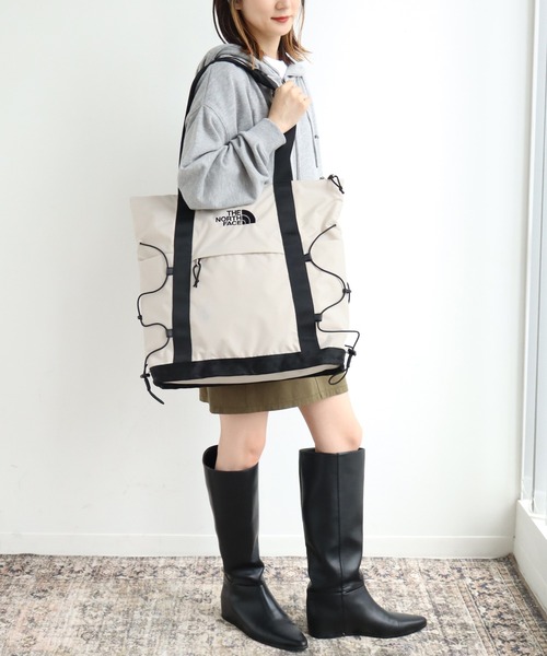 THE NORTH FACE(ザノースフェイス)の「【THE NORTH FACE/ザノースフェイス】Borealis Shoulder Bag(ボレアリス ショルダーバッグ)(トートバッグ・メンズ・ブラック/ホワイト/ライトグレー/アイボリー/ホワイト系1/カーキ系/ブラック系1・FREE)」の16枚目の写真