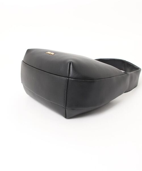 Folli Follie（フォリフォリ）の「CHARLOTTE レザーホーボーバッグ（ショルダーバッグ・レディース・ブラック・フリー）」の2枚目の写真