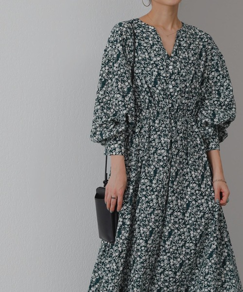 COLONY 2139（コロニートゥーワンスリーナイン）の「【WEB・一部店舗限定】小花柄2wayスキッパーワンピース（ワンピース・レディース・ブラック/グリーン・FREE）」の2枚目の写真
