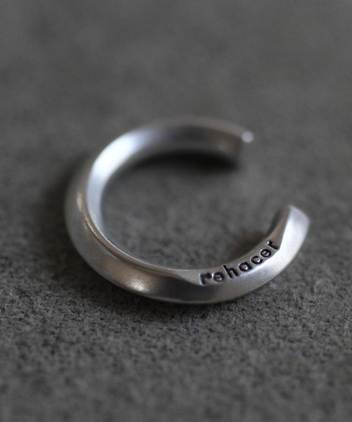 rehacer(レアセル)の「rehacer × ANIKULAPO Ear Cuff - edge- / アニクラポ カフ -エッジ -(イヤーカフ・メンズ・シルバー・FREE)」の5枚目の写真