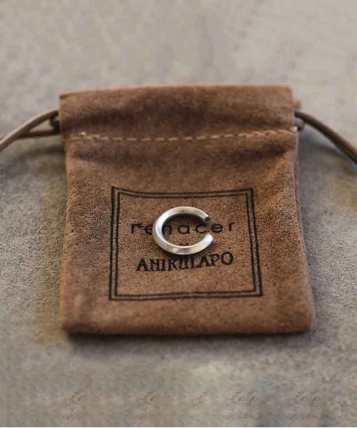 rehacer(レアセル)の「rehacer × ANIKULAPO Ear Cuff - edge- / アニクラポ カフ -エッジ -(イヤーカフ・メンズ・シルバー・FREE)」の9枚目の写真
