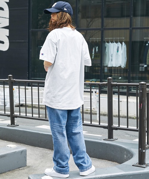 Champion(チャンピオン)の「Champion Authentic T-SHIRTS レディース チャンピオンスーパーオーバーサイズ コットンS/S Tシャツ(Tシャツ/カットソー・レディース・グレー/ホワイト/ダークグリーン/ワイン/ヘザーチャコール/アッシュ/ブラック/ロイヤルブルー/パープル/ネイビー/レッド/ライトブルー/オレンジ・S/L/M/XL)」の17枚目の写真