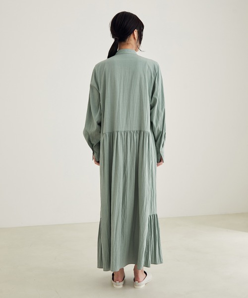 SALON adam et rope'(サロン アダム エ ロペ)の「【洗える】ティアードギャザーロングワンピース(ワンピース・レディース・オフホワイト/ライトグリーン・FREE)」の9枚目の写真