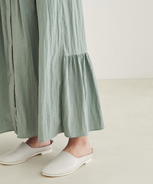 SALON adam et rope'(サロン アダム エ ロペ)の「【洗える】ティアードギャザーロングワンピース(ワンピース・レディース・オフホワイト/ライトグリーン・FREE)」の4枚目の写真