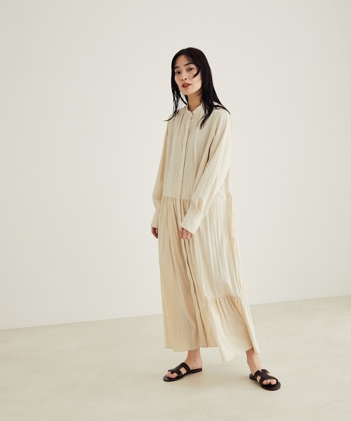 SALON adam et rope'(サロン アダム エ ロペ)の「【洗える】ティアードギャザーロングワンピース(ワンピース・レディース・オフホワイト/ライトグリーン・FREE)」の6枚目の写真